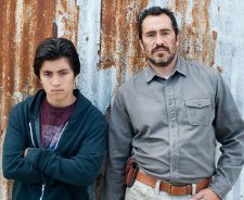 José and Damián as father and son Carlos and Luis
