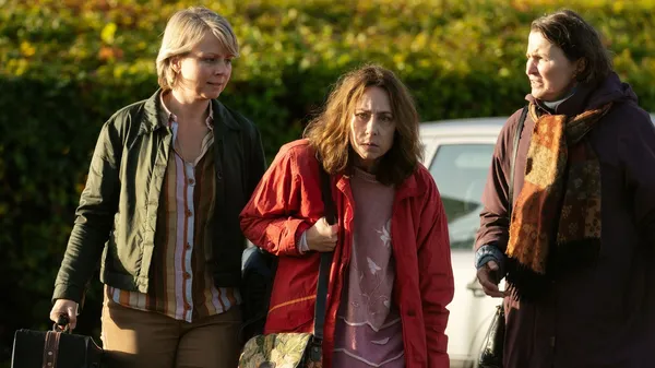 Sofie Gråbøl as Inger (based on Maren Elisabeth) and Lene Maria Christensen as Ellen (based on Kirsten) in Rose
