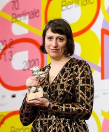 Eliza Hittman with her Silver Bear in Berlin