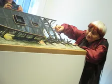 Agnès Varda shows Anne-Katrin Titze her boat