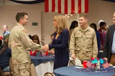Brandon Bartle (Alden Ehrenreich) with Maureen Murphy (Jennifer Aniston) and her son Daniel Murphy (Tye Sheridan) at Fort Dix