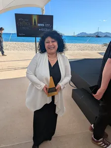 Alin Taşçıyan with her prize