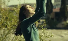 Lisa (Ani Karseladze) in What Do We See When We Look At The Sky?