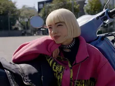 Aya (Aoi Yamada) hears Patti Smith singing Redondo Beach in Hirayama’s (Kôji Yakusho) car