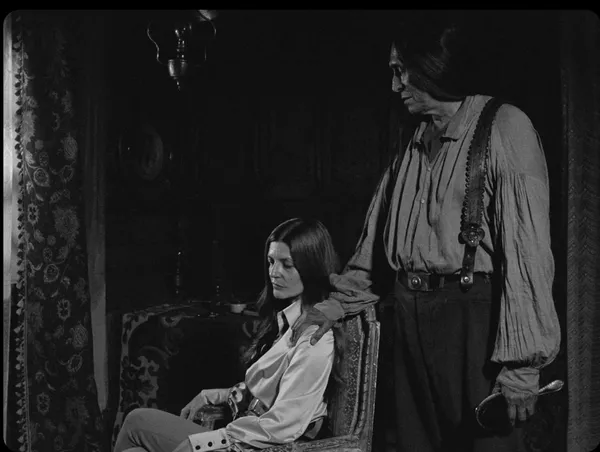 Lisandro Alonso: “The Searchers is the main example of what a Western was by John Ford, films which I really admire.” (Chiara Mastroianni and Robert Alan Packard in Eureka)