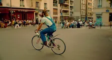Elisabeth Vogler on co-screenwriter François Mark: “He wrote poems too, and he is the one who plays the scene. He’s on the bike.”