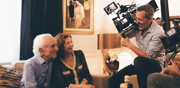Gad Elmaleh (fan of Nanni Moretti and Woody Allen films) on the set of Stay With Us (Reste Un Peu) with his parents