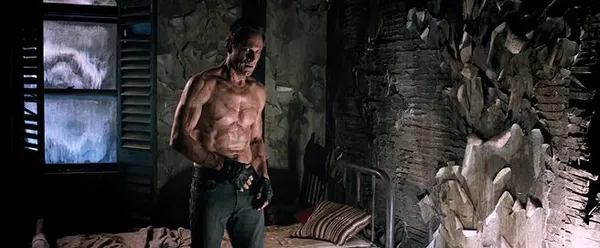 Aaron Eckhart in I, Frankenstein