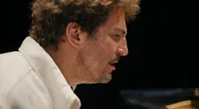 Keith Jarrett (John Magaro) performing at the Cologne Opera House