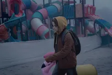 Leo (Juli Grabenhenrich) carrying the pink flamingo flotation device she purchased