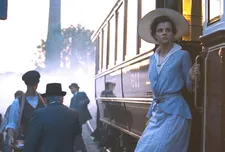 Juli Jakab is Írisz Leiter in Sunset