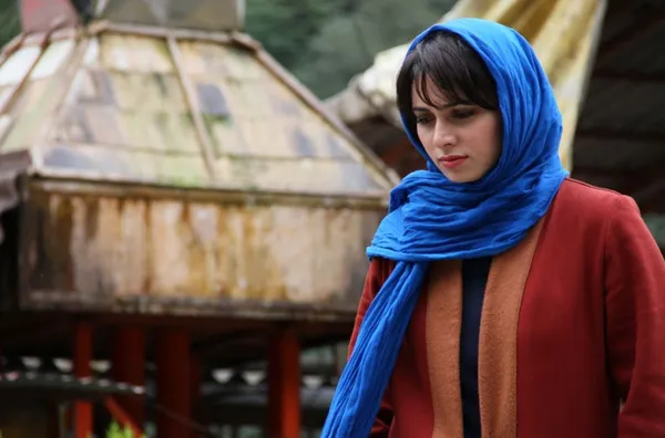 Pegah Ahangarani, who has recently been jailed in Iran, as Farnaz in Kami's Party