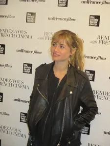 Opening night red carpet with Katell Quillévéré. On the chemistry of the sisters in Suzanne: "The bodies played already a big part in the script. Between them was a community of play."