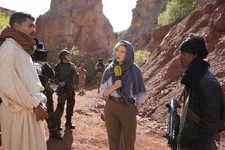 The first time we see France (Léa Seydoux) in a “war zone” she snaps at the person she interviews as if he were an unruly, slightly stupid puppy.
