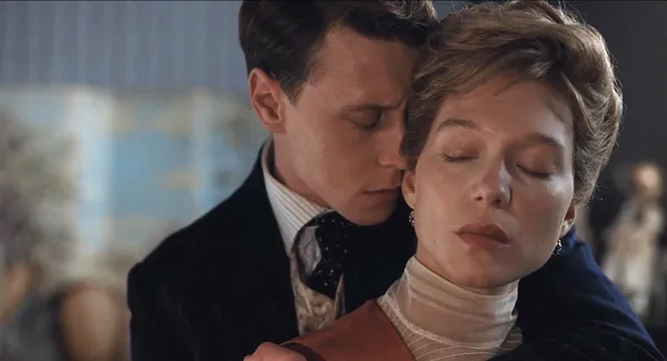 Léa Seydoux with George MacKay in The Beast