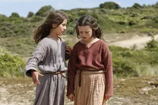 Jeannette‬ (Lise Leplat Prudhomme) with Hauviette (Lucile Gauthier)