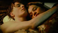 Cioma (Louis Hofmann) with a worried Gerda (Luna Wedler)