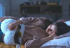 Young girl (Louise Labèque) with Sharon doll in Coma