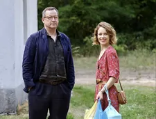 Leon’s editor Helmut Werner (Matthias Brandt) with Nadja (Paula Beer)