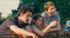 Sandra (Léa Seydoux) with her daughter Linn (Camille Leban Martins) and Clément (Melvil Poupaud)