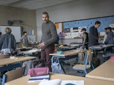 Thomas Liebenwerda (Michael Klammer) and Milosz Dudek (Rafael Stachowiak) searching the students’ wallets