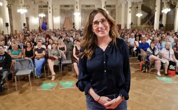 Rapt attention for Nicole Holofcener from a capacity crowd at the Karlovy Vary Film Festival