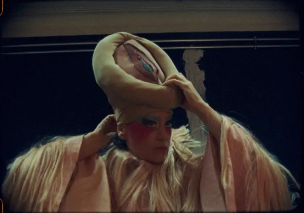 Peaches Goes Bananas