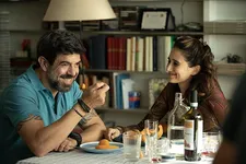 Franco (Pierfrancesco Favino) with his wife Viviana (Linda Caridi)
