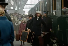 Dorothea (Carla Juri) with her children Anna (Riva Krymalowski) and Max (Marinus Hohmann)
