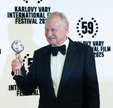 Stellan Skarsgård with his Crystal Globe on closing night (Photo Film Servis KVIFF)