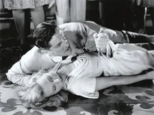 Robert Cummings as Chuck Scott and Michèle Morgan as Lorna Roman in Arthur Ripley's The Chase