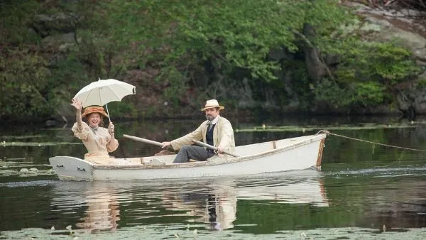 Annette Bening as Irina and Jon Tenney as Doctor Dorn in The Seagull