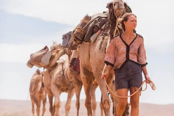 Mia Wasikowska in Tracks