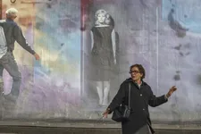Nicolangelo Gelormini on Valeria Golino in front of the mural: ”When I put my characters inside this place, in this beautiful architecture, that Antonioni feeling came to us, and the sign of that was that we found this image of Monica Vitti, the biggest muse for Michelangelo Antonioni.“