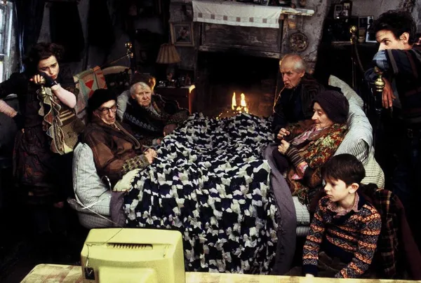 Liz Smith as Grandma Georgina with the cast of Charlie And The Chocolate Factory