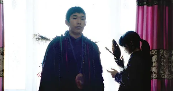 Shaman Ze (Tergel Bold-Erdene) in City Of Wind. Lkhagvadulam Purev-Ochir: 'What I wanted to impart was the naturalness and everyday aspect of these rituals. And the intimacy of, of these moments'