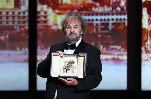 Peter Jackson receiving an Honorary Palme d'Or