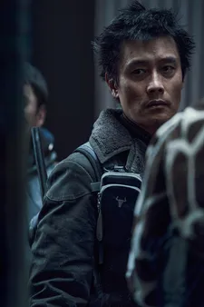 Lee Byung-hun as Kim Yeong-tak in Concrete Utopia