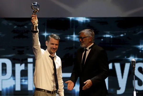 Szabolcs Hajdu receives Crystal Globe for It's Not The Time Of My Life.
