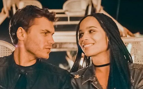 Emile Hirsch as Vincent and Zoë Kravitz as Roxxy in Vincent N Roxxy