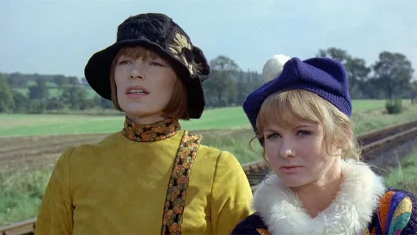 Glenda Jackson and Jennie Linden in Women In Love