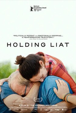 Holding Liat packshot